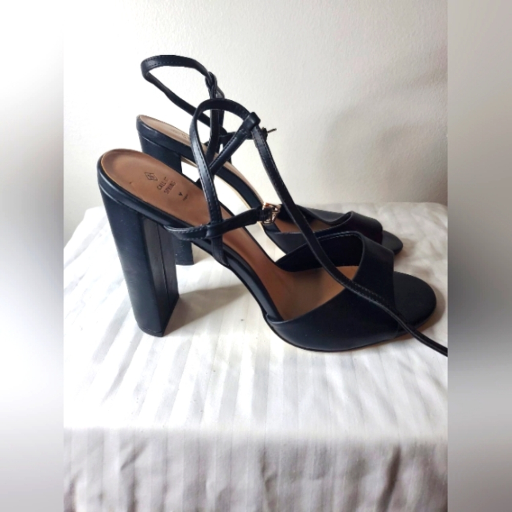 BLACK HEELS
